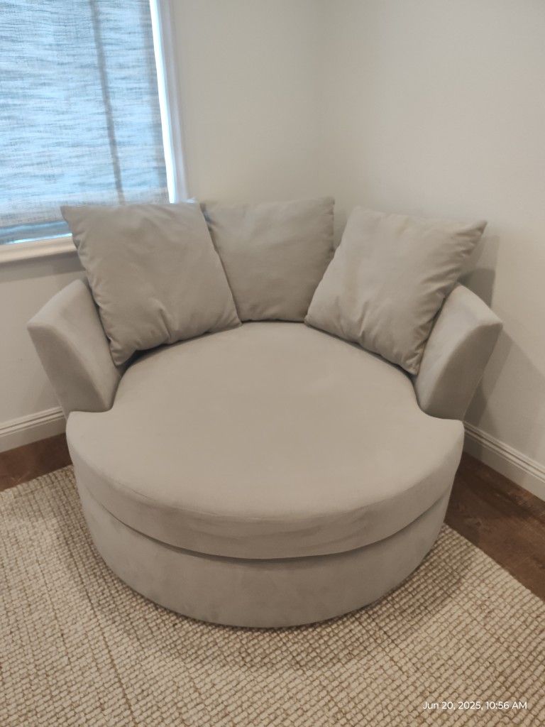 Swivel Lounge Chairs