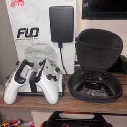 Xbox One S 4 Controllers + Storage