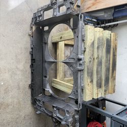 G35 radiator support