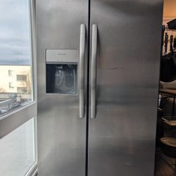 Frigidaire - 25.6 Cu. Ft. Side-by-Side Refrigerator - Stainless steel