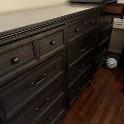 Dressers Night Stands /Lingerie Drawer