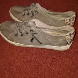 Ladies Blowfish Malibu Shoes. Size 8.5. $8