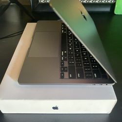 MacBook Pro 13 inch 2020 (4 Thunder Bolt 3 Ports) 1Tb 