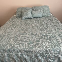 Queen Comforter Set