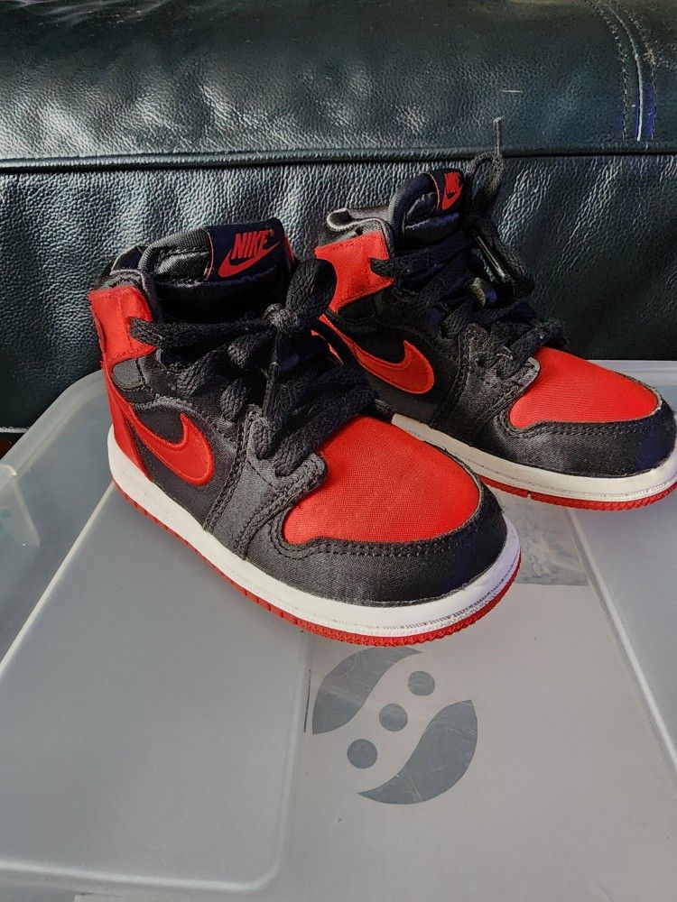 Air Jordan 1 Retro High OG "Satin Bred" Toddler Size 7c