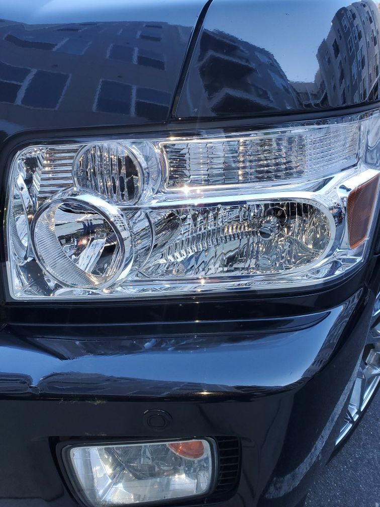 Left and Right 2008 QX56 HEADLIGHT ASSEMBLY ONE MONTH OLD sold as a set