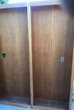 5'5" or 32" each book shelves