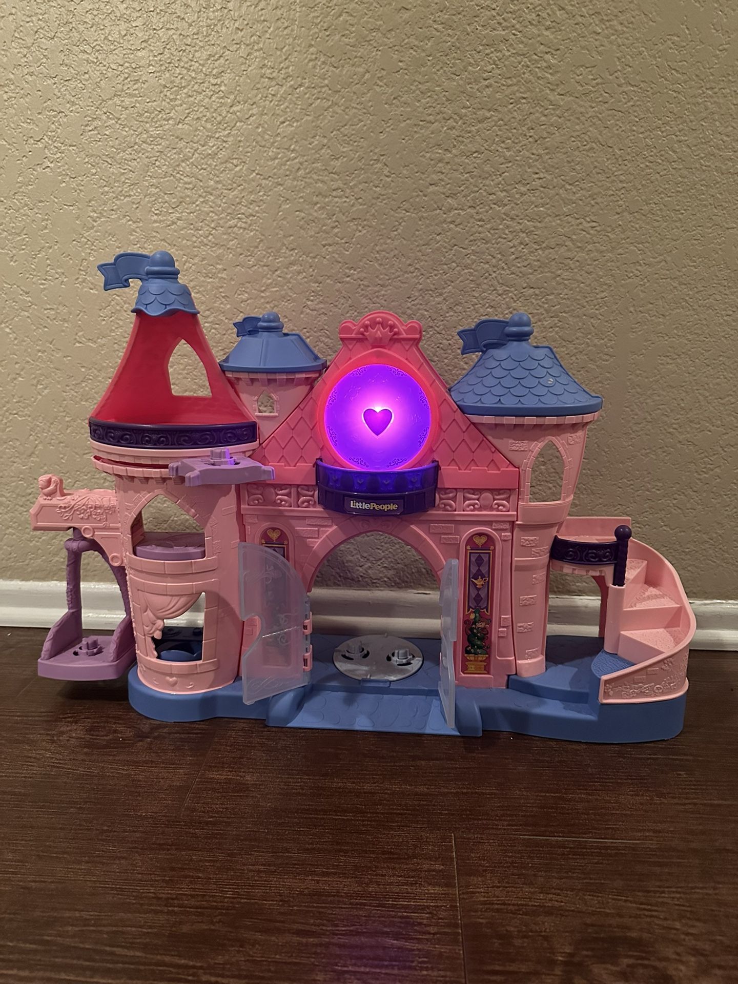 little people princess castle with magical lightss!