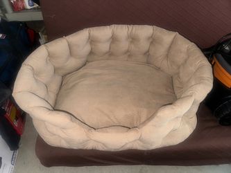 Round Tufted Pet Bed