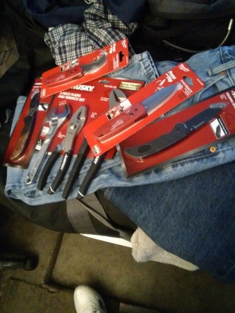 Knives And Wrench Set