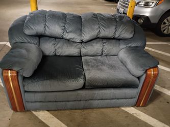 Great loveseat for the students or the studio.