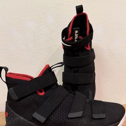 Nike Lebron Soldier 11 Bred Men's Size 10 897644-002