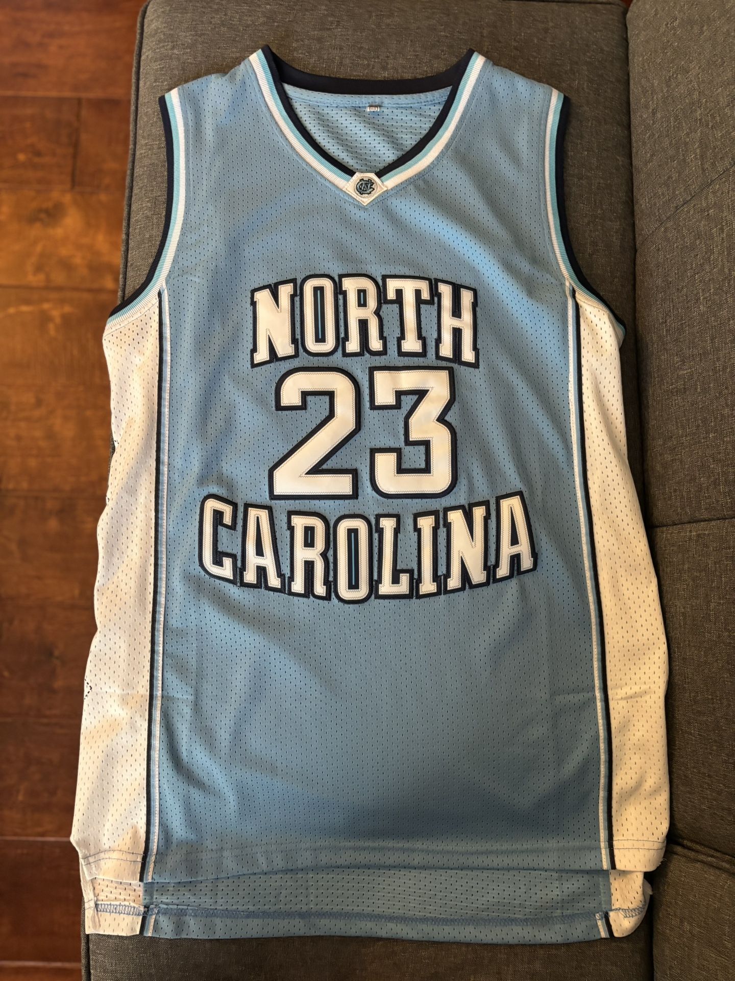 Michael Jordan North Carolina Jersey - BRAND NEW - Stitched - Size Medium