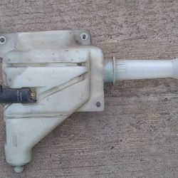 95-02 Mazda 626 Windshield Washer Bottle And Pump
