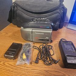 Panasonic Palmcorder PV-L678D VHS-C Camcorder Bundle, Working! Complete!