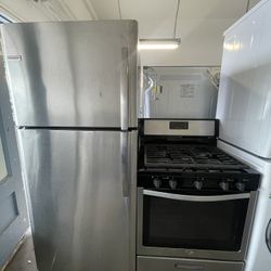 REFRIGERATOR AND STOVE  (COMBO)
