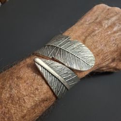 Etched Feathers Spring Hinged Cuff Bracelet In Silvertone, 1.5" Tapered To A Point-Native American Navajo Style 