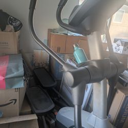 *** NORDIC TRACK** ELLIPTICAL** LETS GET IN SHAPE!! 