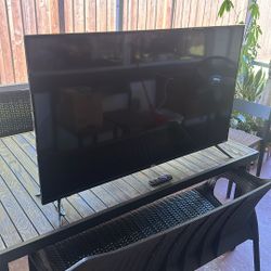 onn 50” Class 4K UHD (2160P) LED Roku Smart Television HDR (100012585