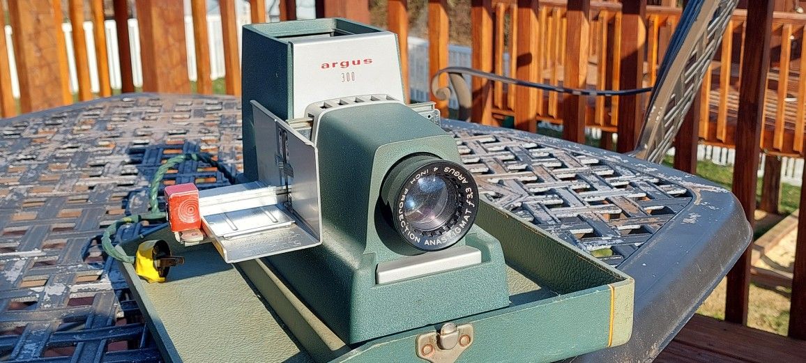Vintage Argus 300 Projector Model 3 III Working Condition