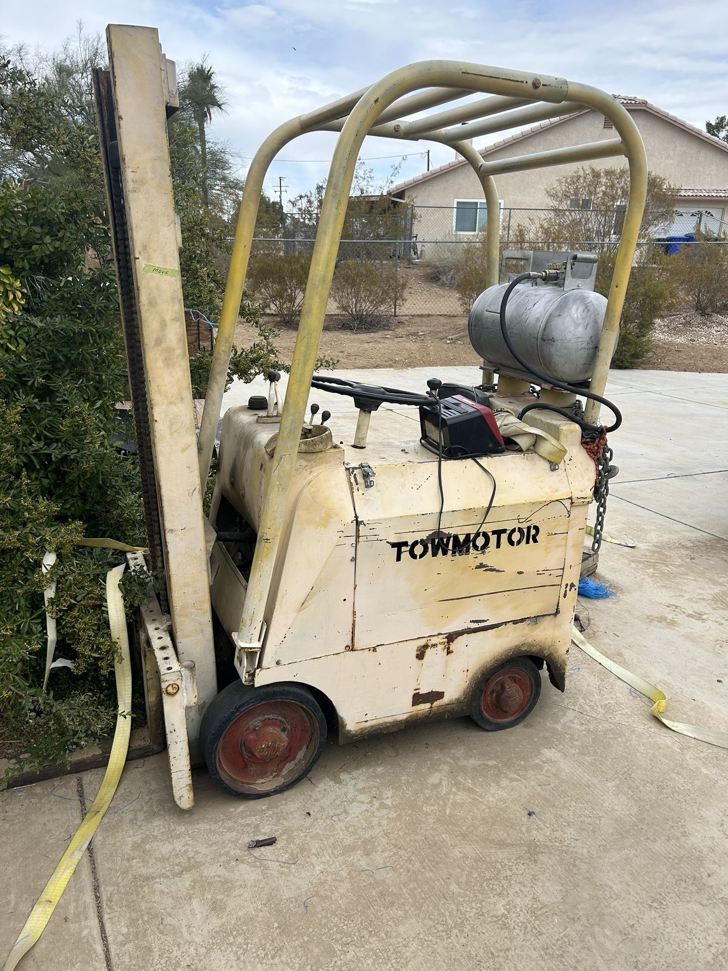 Small Tow Motor Forklift