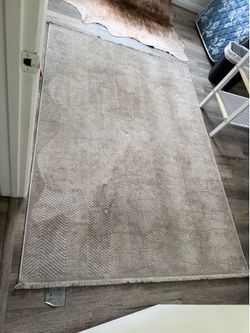 Beige carpet 5x7