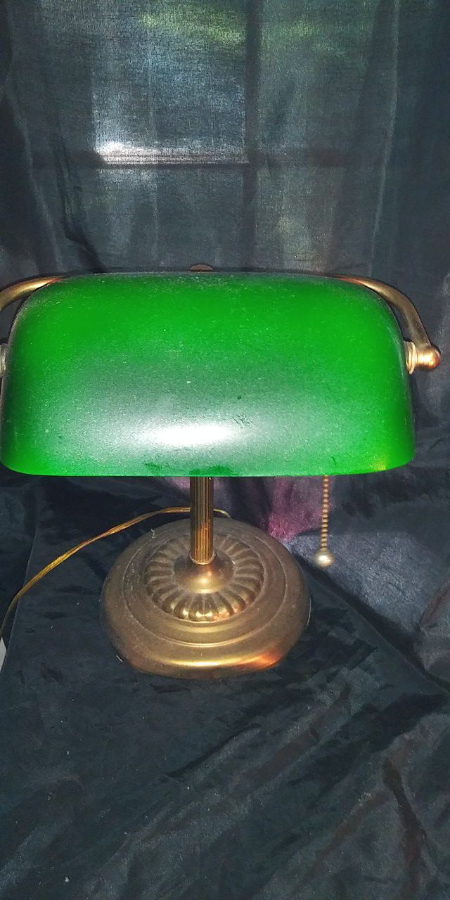 Vintage glass bankers desk lamp..
