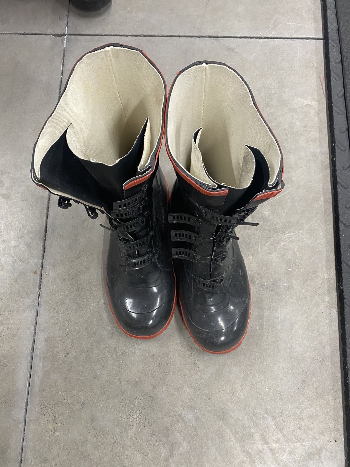 Rain Boots. Men’s Size 11.