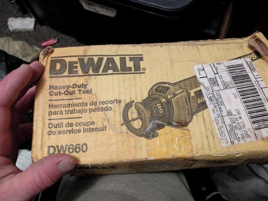 DeWalt Cut Out Tool