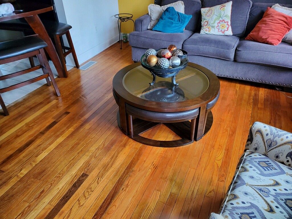 Modern Round Coffee Table with 4 Nesting Stools - Excellent Condition!