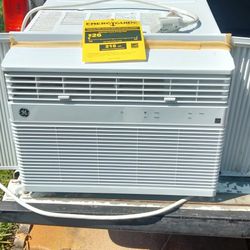 2020 Like New GE 14,000 BTU wifi control window ac air conditioner COLD AIR retails $620 New