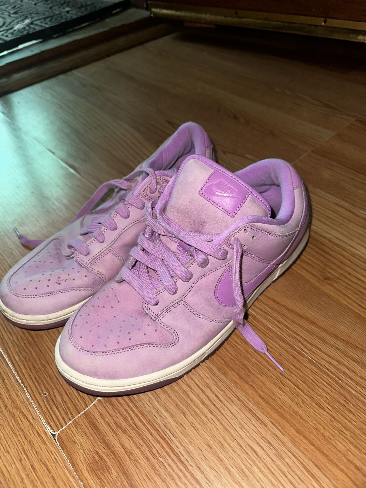 purple nike
