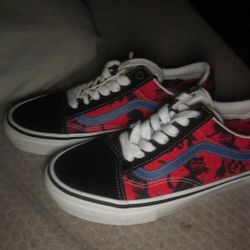 Size 5  Never Been Weird    65$  Vans X  Knocked By Natas