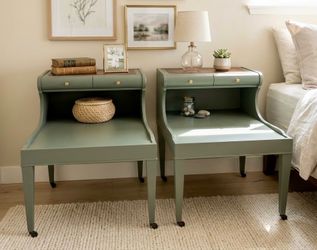 Beautifully refinished 1950s solid mahogany nightstands