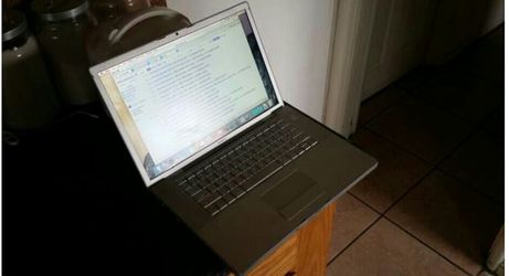 008 15" non unibody Macbook pro, 2.4ghz, Yosemite osx, office, 2gb, 500gb