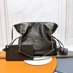 The latest tote bags are the perfect gift 