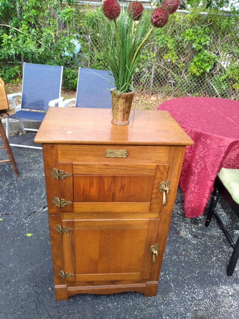 Dallas Cowboys wood ice chest for Sale in Parlier, CA - OfferUp