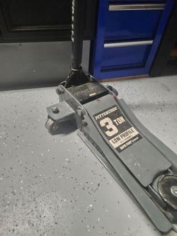 Low pro jack