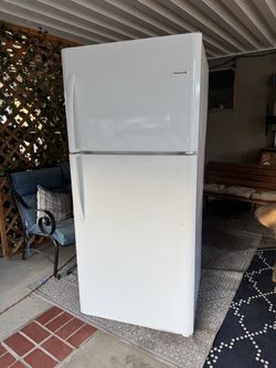 20.4 Cu Ft Frigidaire Fridge – Good Condition – $80