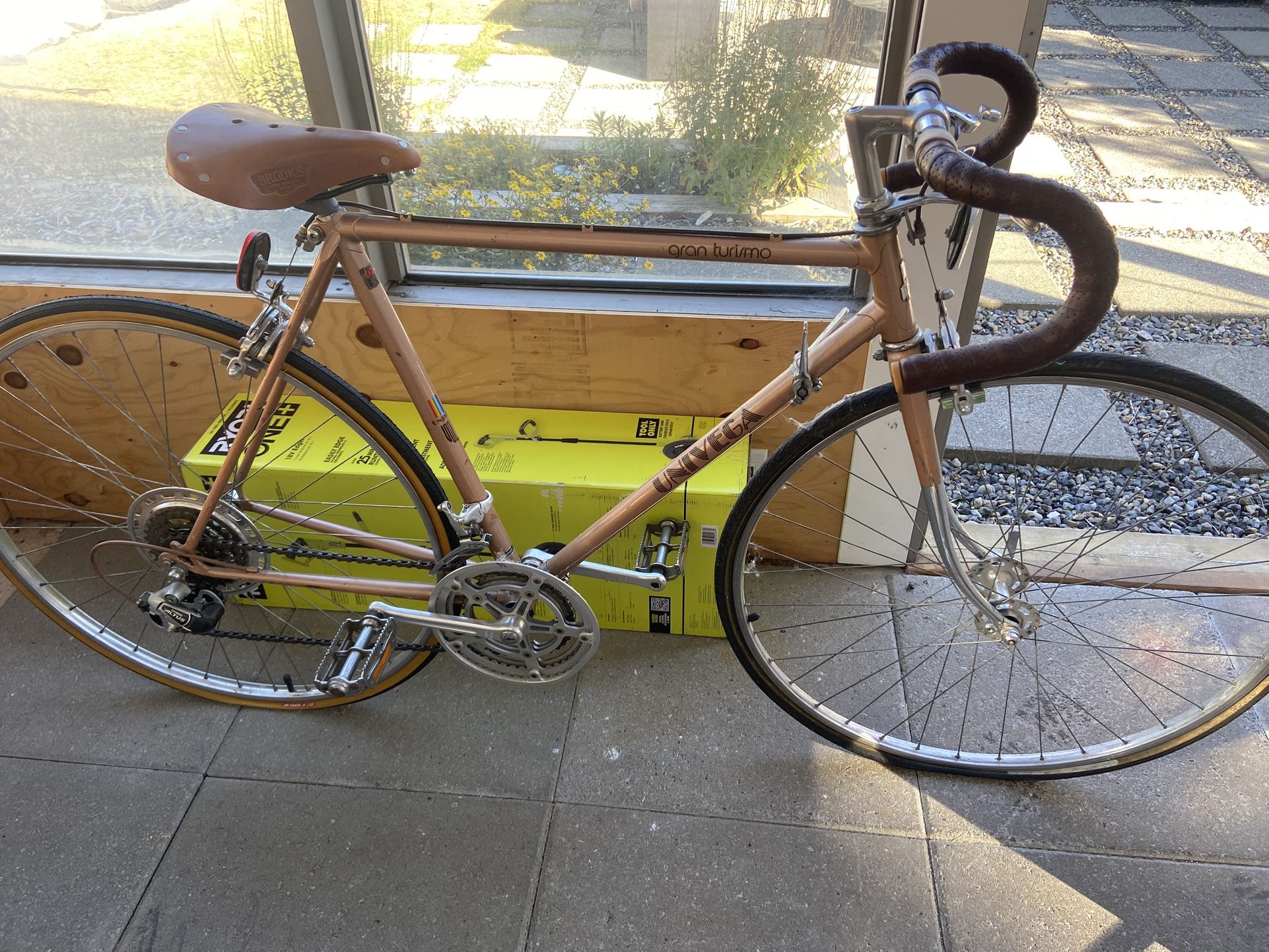 Vintage Univega Gran Turismo Road Bike (Pickup Only)