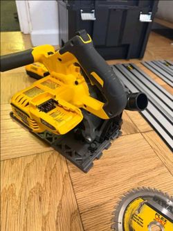 DeWALT DC520 60V Track Saw
