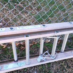 24 Inch Extension Weaner Aluminum And Fiberglass Ladder 