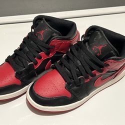 Air Jordan 1 Mid Banned 