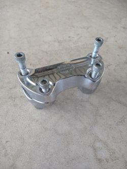 05 Sportster Risers