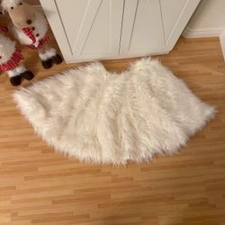 Berkshire Blanket Ivory White Faux Fur Christmas Tree Skirt Tie Closure