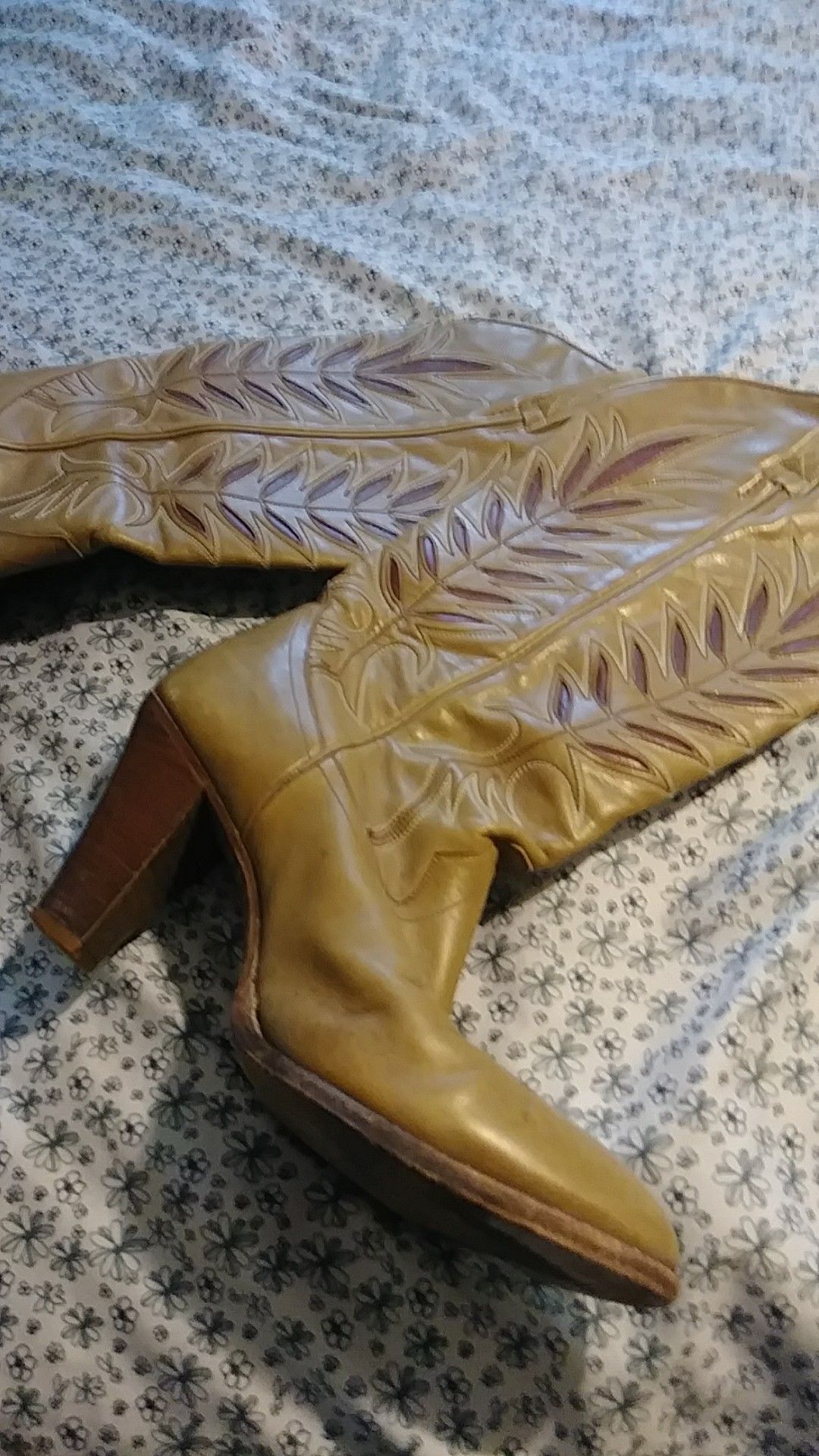 Size 9 Vintage Cowgirl Boots