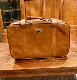 Hampton Vintage Luggage