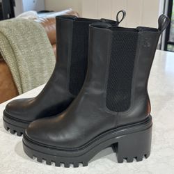 Calvin Klein Jeans Chunky Heeled Chelsea Boots – Women’s US 8.5 / EU 39