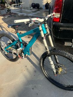 Giant glory downhill bike