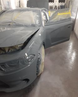 HACEMOS TRABAJOS DE PINTURA DE CARROS Y CAMIONETAS INDUSTRIALES PONEMOS BED LINER